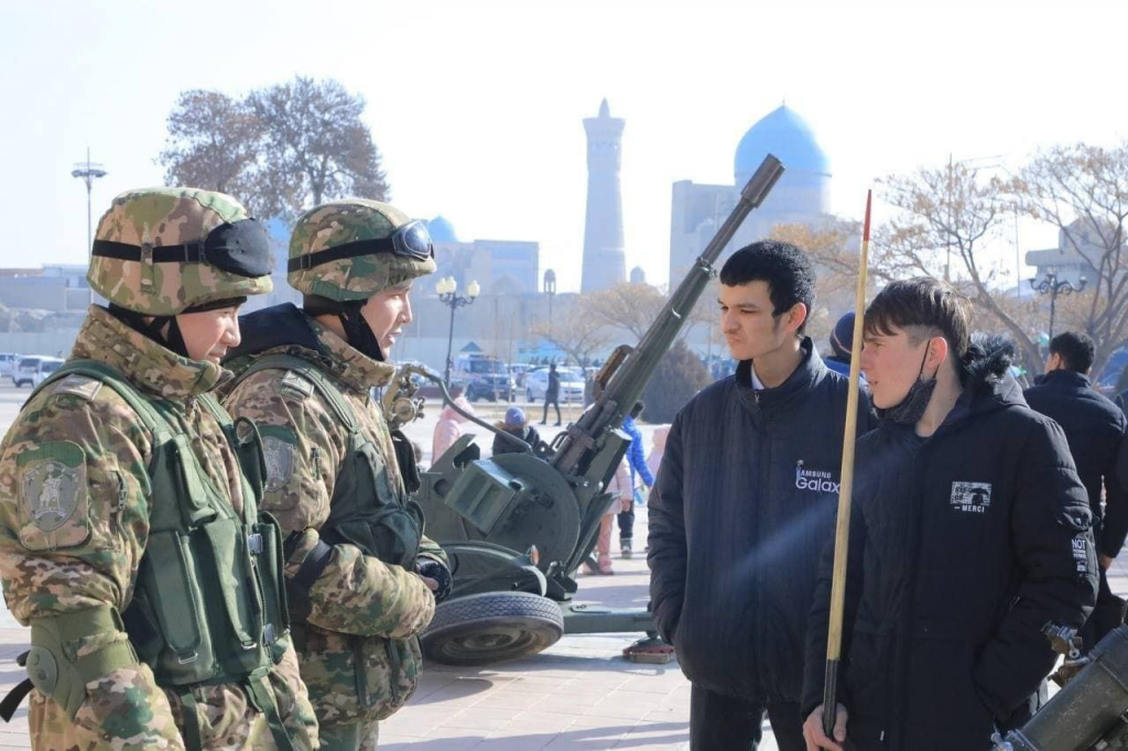 Бухорода ҳарбий парад ўтказилди
