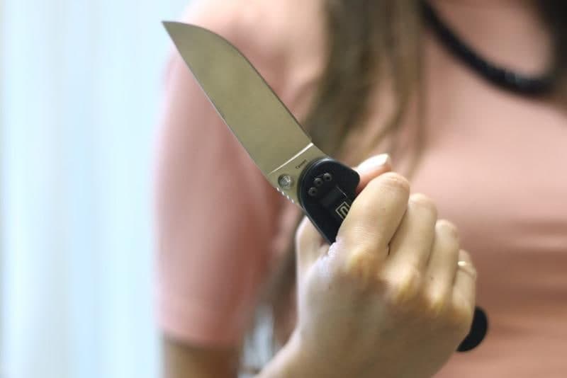 Бухоролик аёл рашк сабаб эрини пичоқлаб қўйди