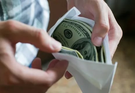 Бухорода ишга қўйишни ваъда қилиб 10.000 АҚШ доллар пул талаб қилган жиноий гуруҳ қўлга тушди